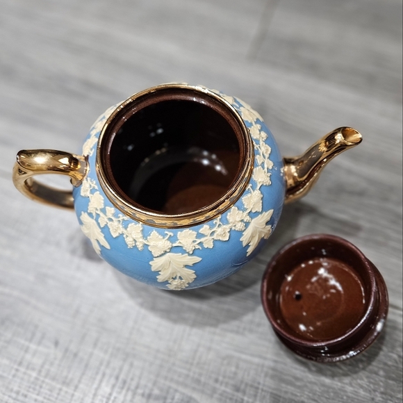 🌟 MAKE OFFER  Vintage Gibsons Staffordshire Blue Raised leaf Teapot Wedgwood 🐕 - Picture 2 of 9